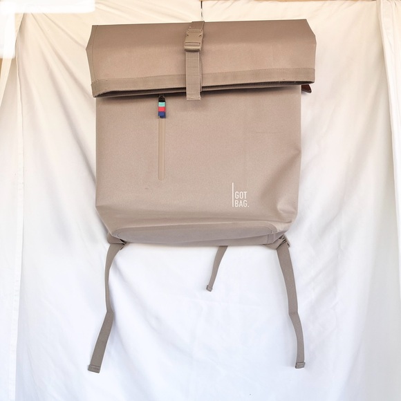 GOT BAG. | ROLLTOP TRAVEL BACKPACK 26L ECO-FRIENDLY WATERPROOF RECYCLED TAN GRAY - Picture 2 of 7